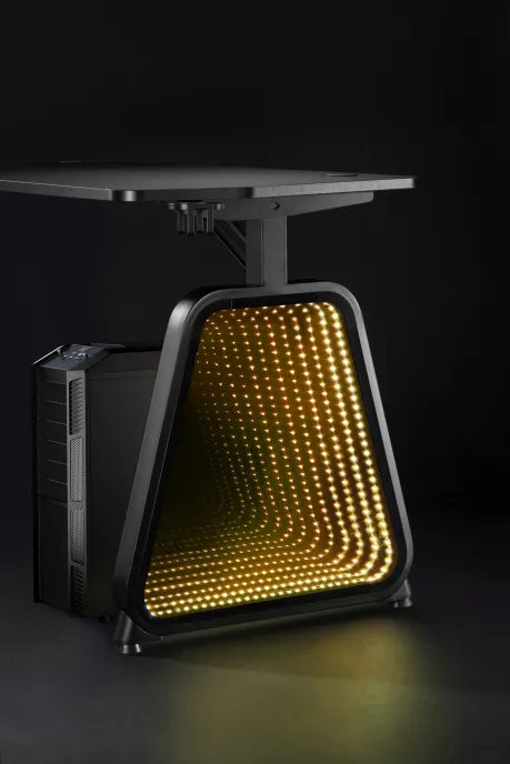 Фото Стол игровой Cactus CS-GMD-BK-RGB с подсветкой столешница МДФ черный каркас черный 136x60x75см (CS-G